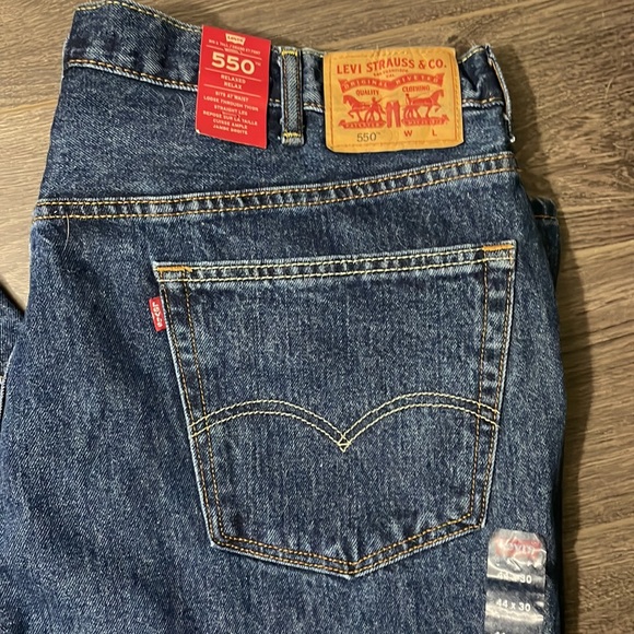 Levi’s 550 men’s relaxed jeans 44x30 - Picture 2 of 2